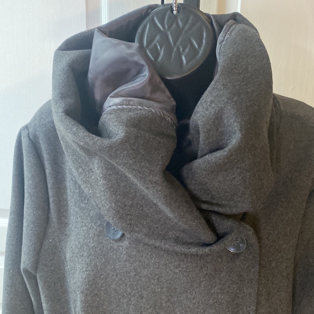 WOMEN’S PRE-OWNED GRAY DOUBLE-BREAST COAT - Picture 2 of 12